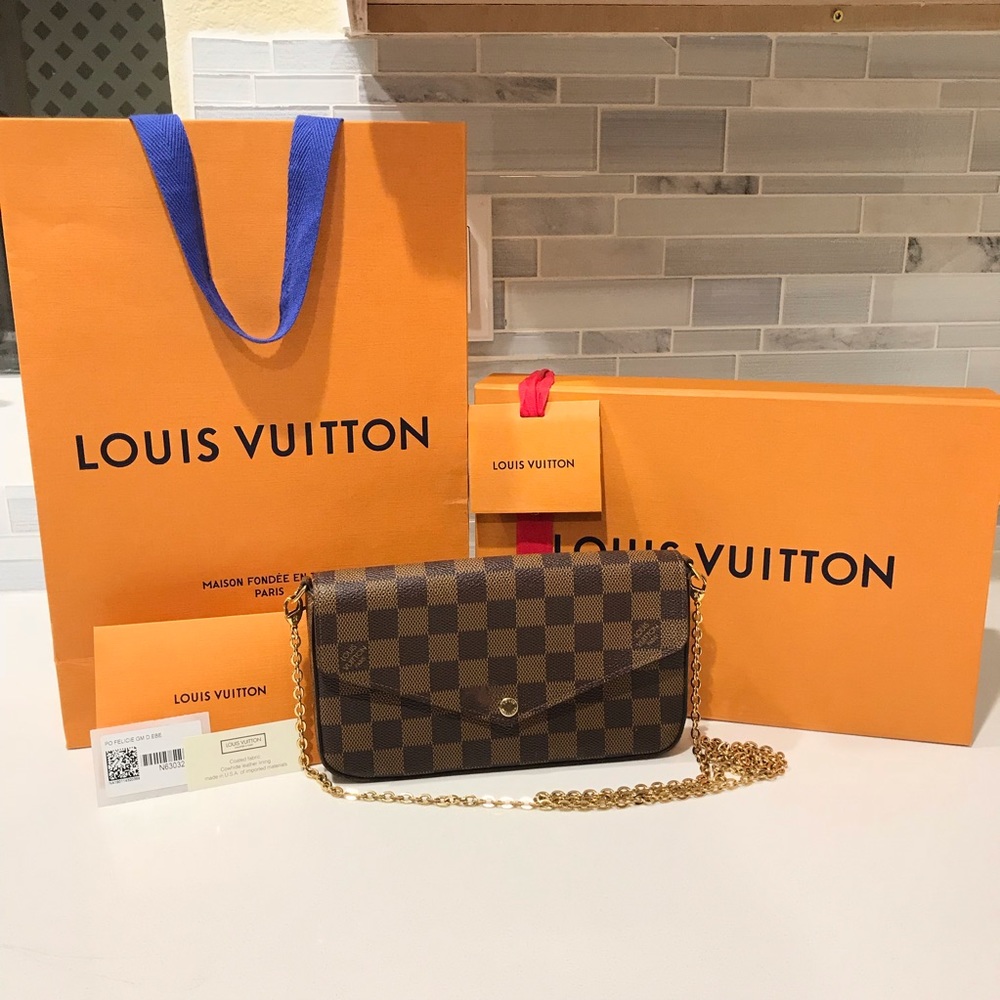 SOLD 🍂 Authentic Louis Vuitton Pochette Felicie 🍂